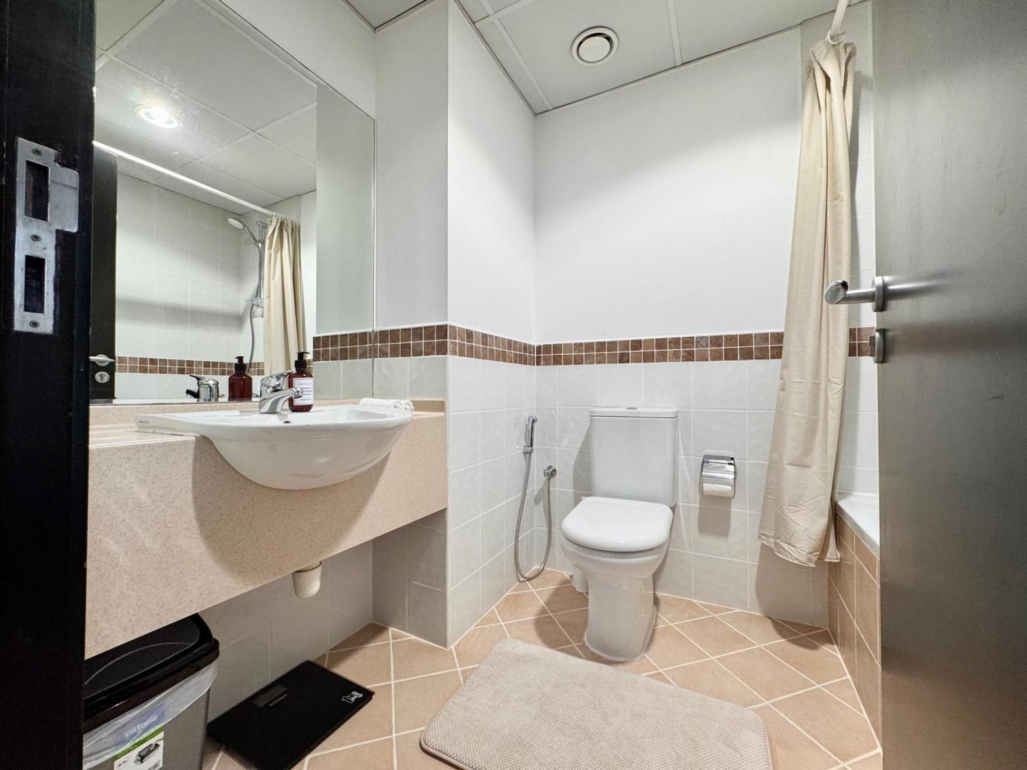 2 Bed In La Riviera Tower, Marina Near Metro And Mall, 12-min Walk To Jbr Beach! अपार्टमेंट