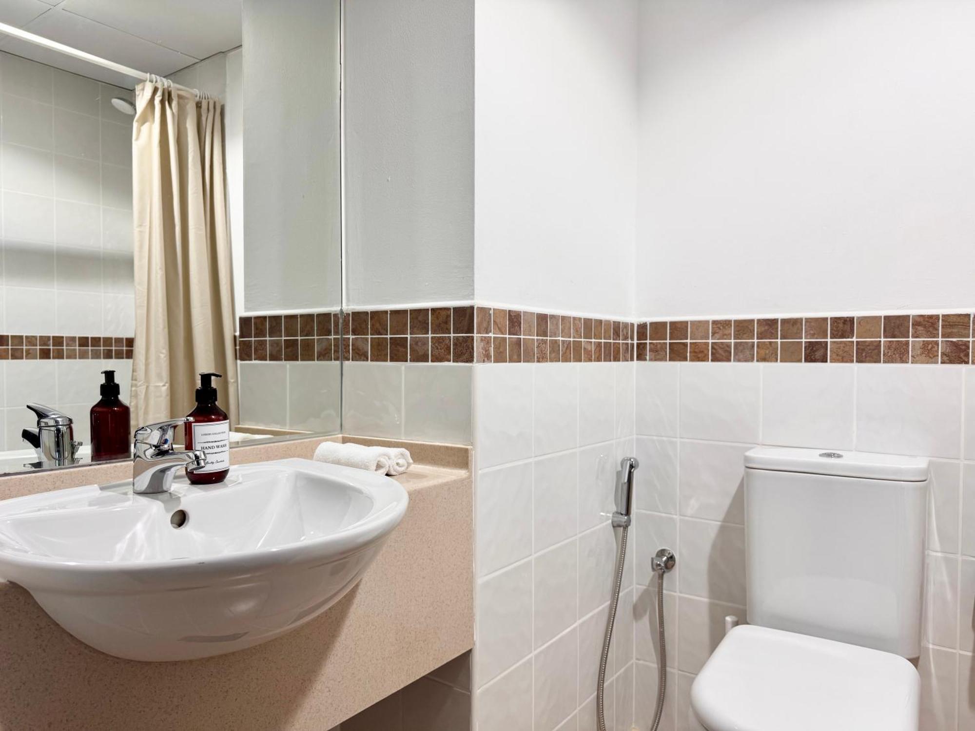 2 Bed In La Riviera Tower, Marina Near Metro And Mall, 12-min Walk To Jbr Beach! अपार्टमेंट Dubai