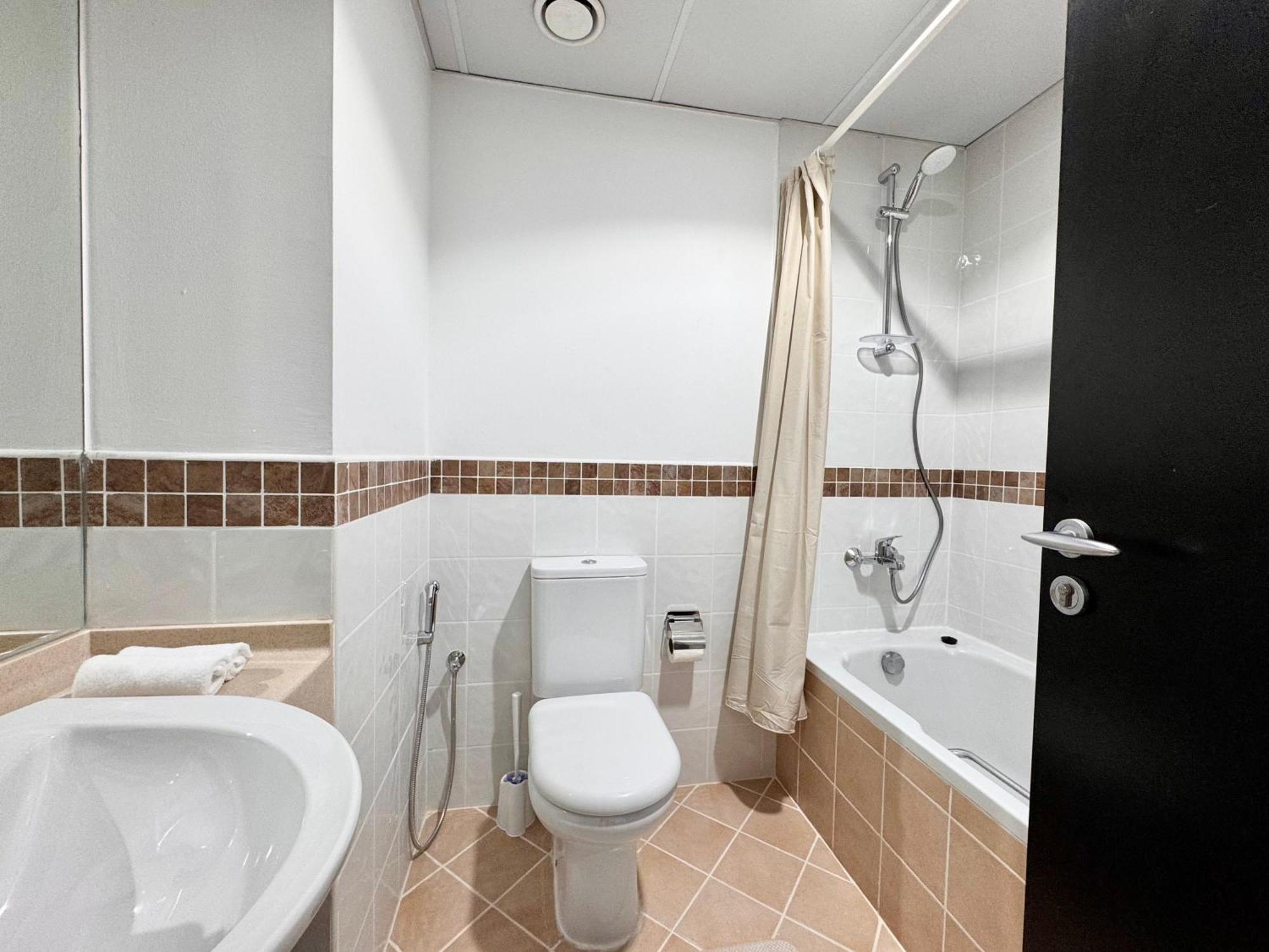 2 Bed In La Riviera Tower, Marina Near Metro And Mall, 12-min Walk To Jbr Beach! अपार्टमेंट