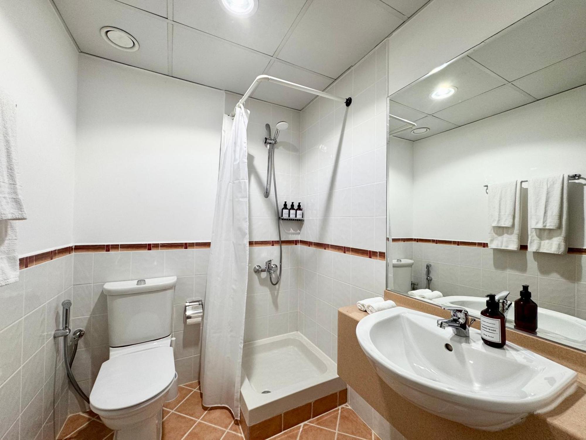 2 Bed In La Riviera Tower, Marina Near Metro And Mall, 12-min Walk To Jbr Beach! अपार्टमेंट *