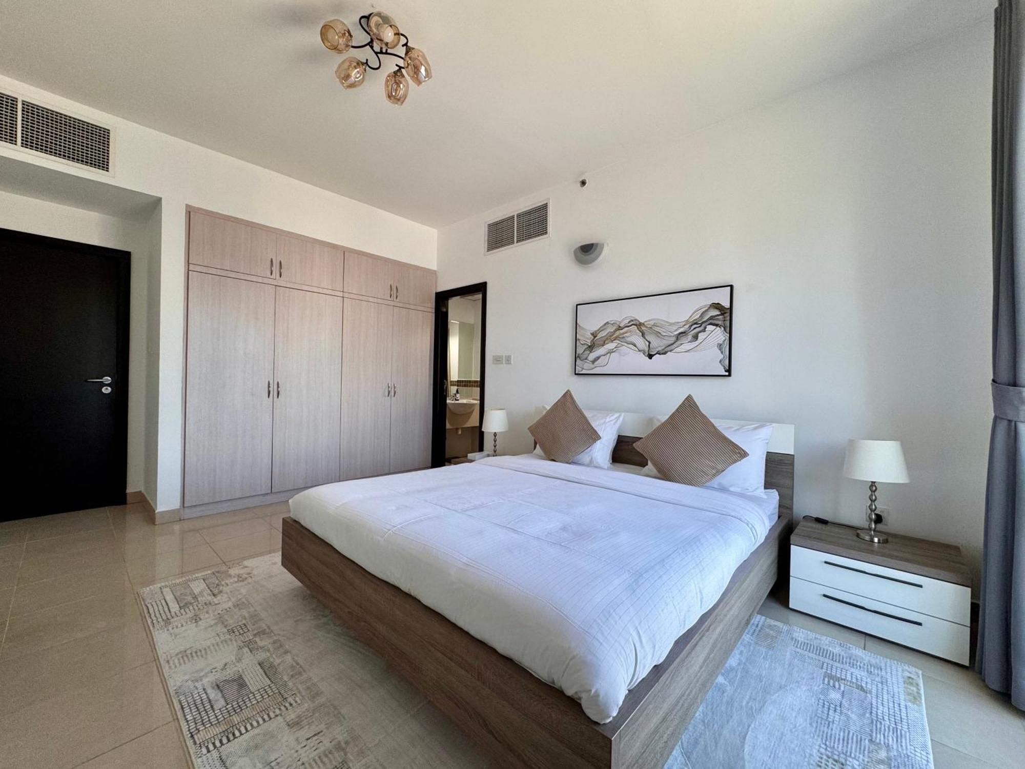 2 Bed In La Riviera Tower, Marina Near Metro And Mall, 12-min Walk To Jbr Beach! अपार्टमेंट