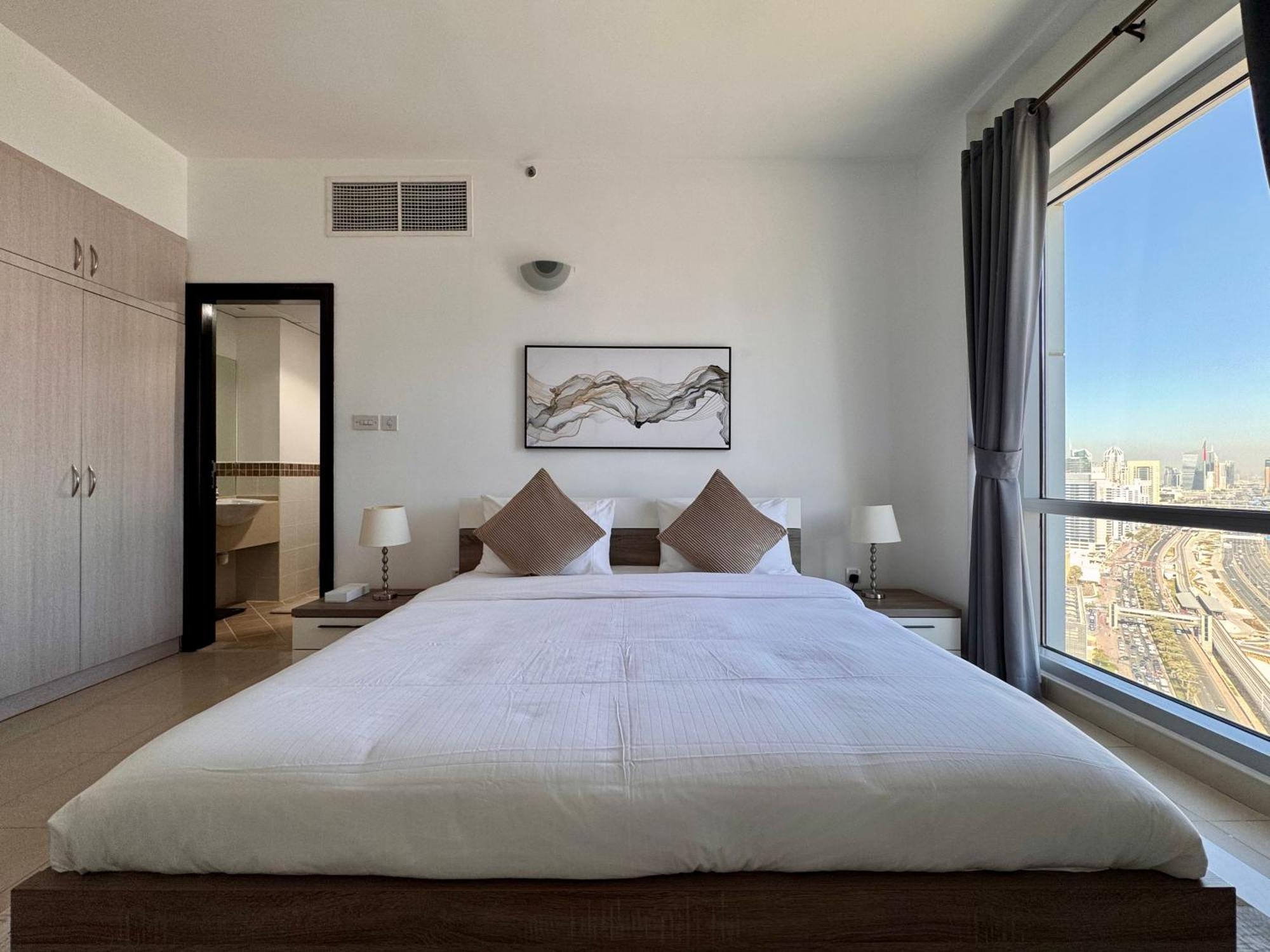 2 Bed In La Riviera Tower, Marina Near Metro And Mall, 12-min Walk To Jbr Beach! अपार्टमेंट *