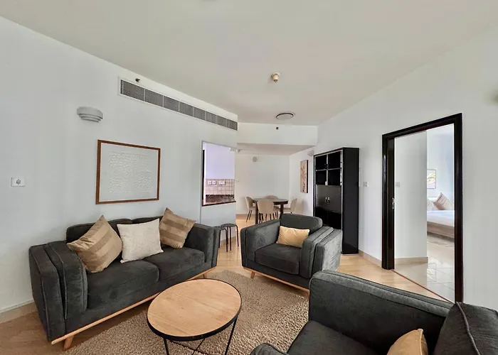 2 Bed Apartment In La Riviera Tower, Dubai Marina Near Metro And Mall, 12-Min Walk To Jbr Beach!