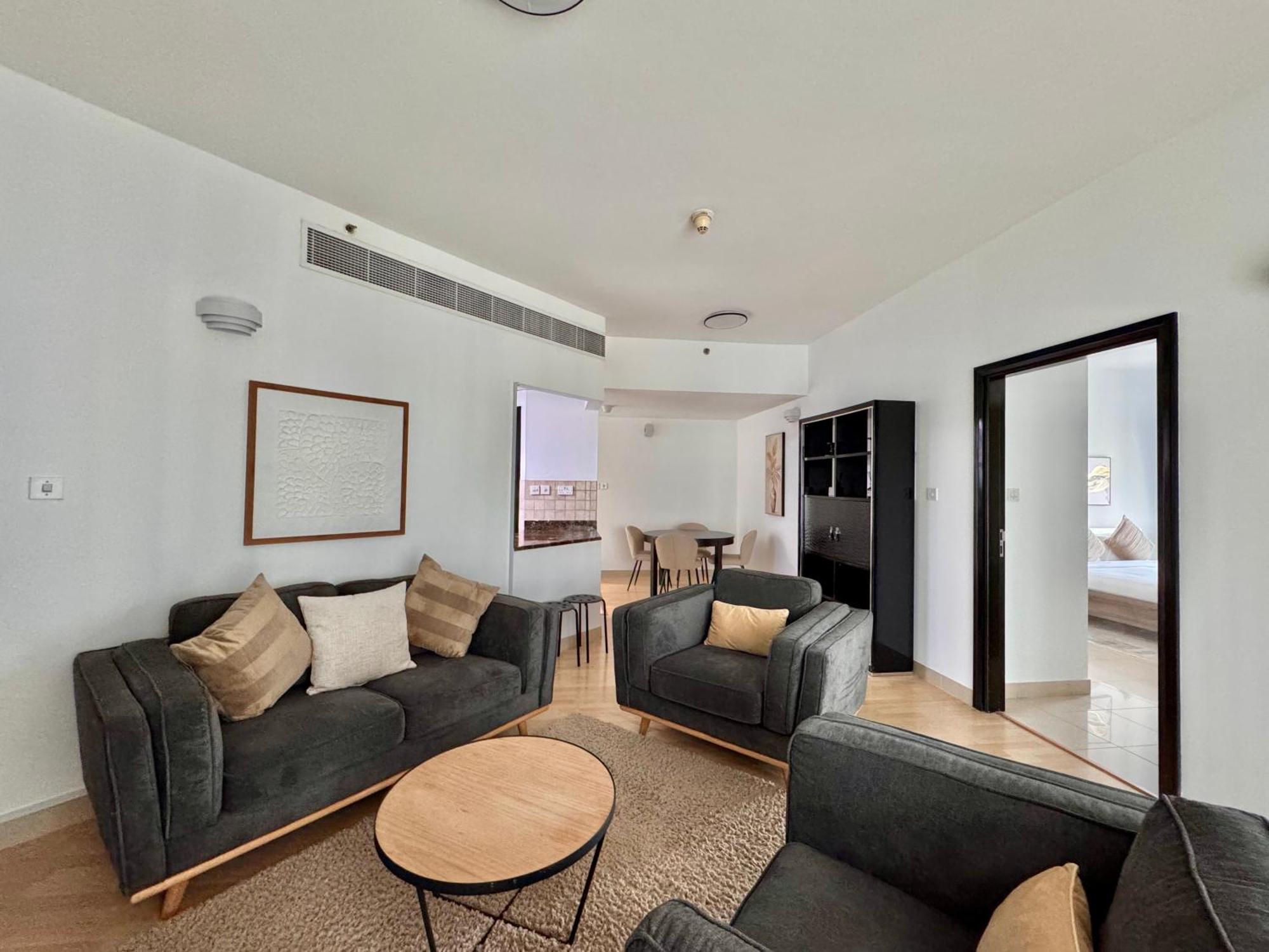 2 Bed In La Riviera Tower, Marina Near Metro And Mall, 12-min Walk To Jbr Beach! Appartement *