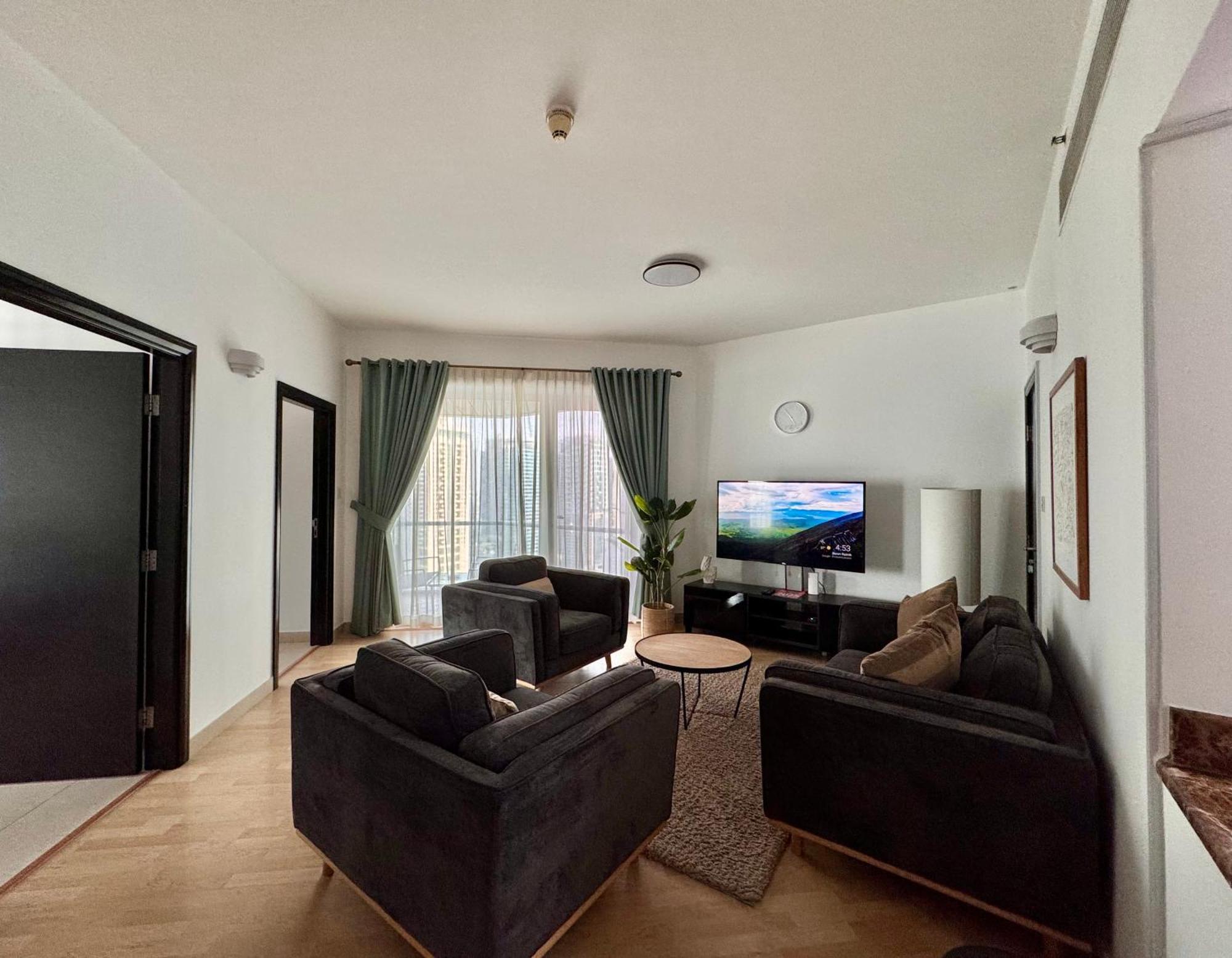 2 Bed In La Riviera Tower, Marina Near Metro And Mall, 12-min Walk To Jbr Beach! Dubai